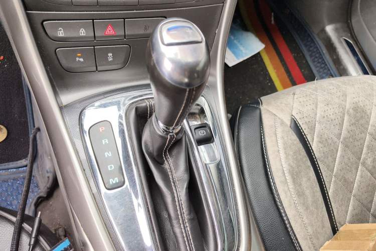 Used Chevrolet Malibu 2013 2.4L Automatic Luxury Edition Gear Lever