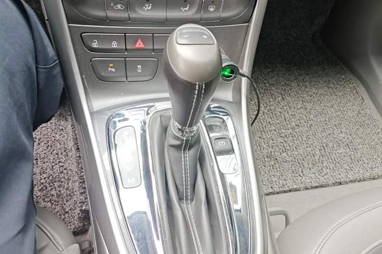 Used Chevrolet Malibu 2013 2.0L Automatic Luxury Edition Gear Lever