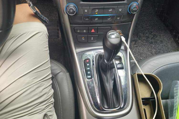 Used Chevrolet Malibu 2013 2.0L Automatic Luxury Edition Gear Lever