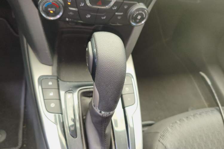 Used Chevrolet Malibu 2013 1.6T Automatic Comfort Edition Gear Lever