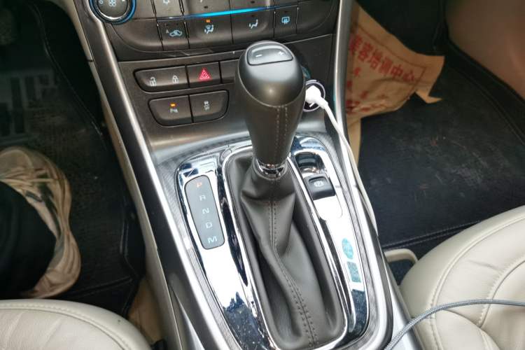 Used Chevrolet Malibu 2013 2.4L Automatic Luxury Edition Gear Lever