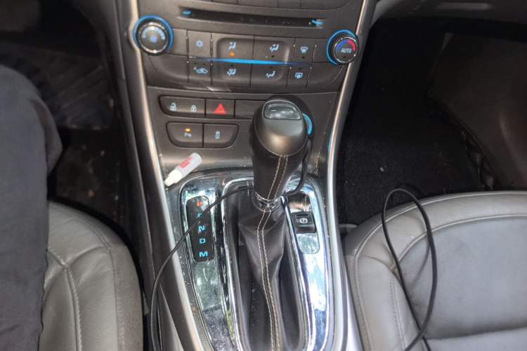 Used Chevrolet Malibu 2013 2.4L Automatic Luxury Edition Gear Lever