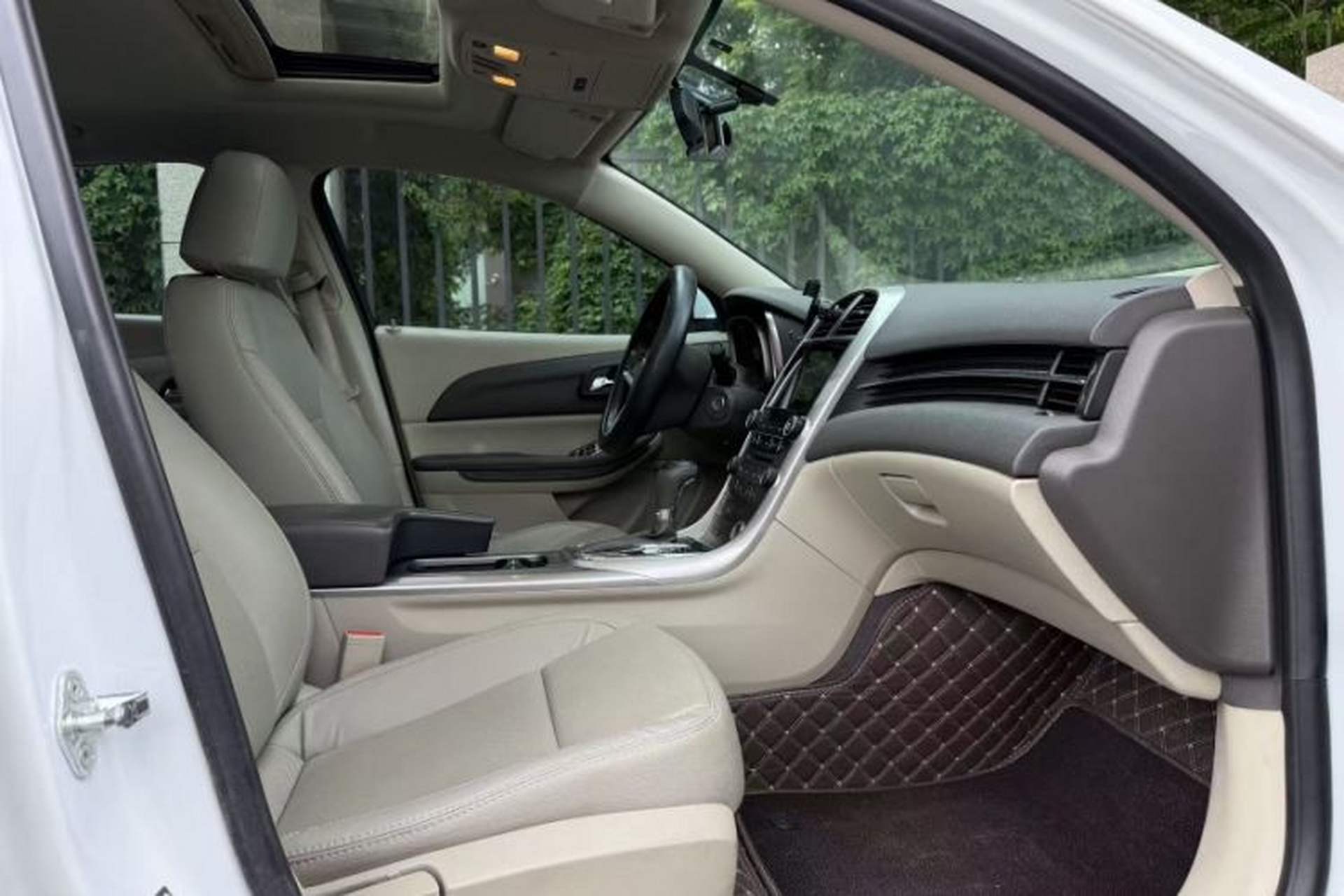 Used Chevrolet Malibu 2013 2.0L Automatic Comfort Edition Interior 2