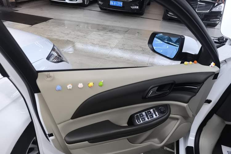 Used Chevrolet Malibu 2013 2.0L Automatic Luxury Edition Left Front Door Interior