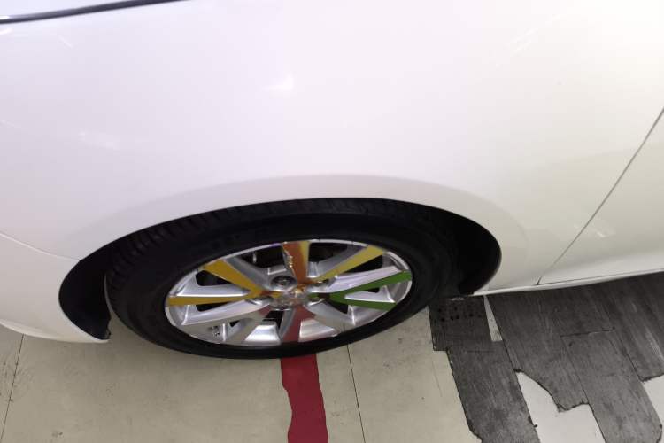 Used Chevrolet Malibu 2013 2.0L Automatic Luxury Edition Left Front Wheel Hub