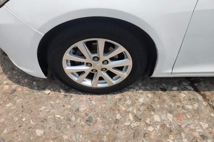 Used Chevrolet Malibu 2013 2.0L Automatic Luxury Edition Left Front Wheel Hub