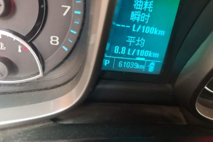 Used Chevrolet Malibu 2013 2.0L Automatic Luxury Edition Odometer Close Up