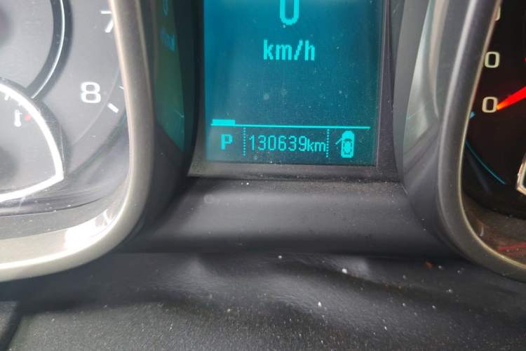 Used Chevrolet Malibu 2013 2.0L Automatic Comfort Edition Odometer Close Up