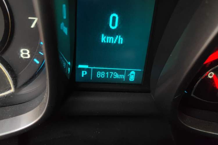 Used Chevrolet Malibu 2013 1.6T Automatic Comfort Edition Odometer Close Up