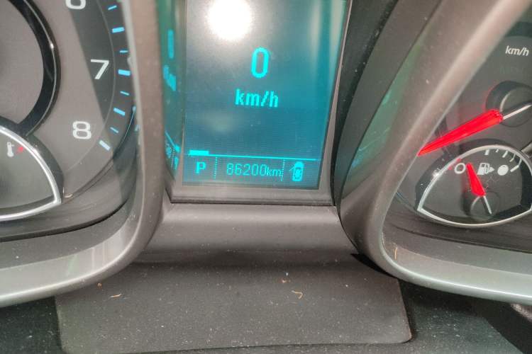 Used Chevrolet Malibu 2013 1.6T Automatic Comfort Edition Odometer Close Up