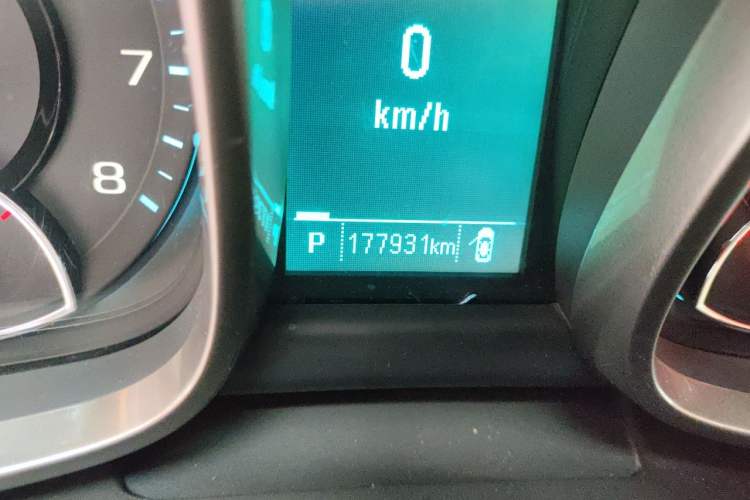 Used Chevrolet Malibu 2013 2.0L Automatic Luxury Edition Odometer Close Up