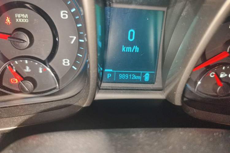 Used Chevrolet Malibu 2013 2.4L Automatic Luxury Edition Odometer Close Up
