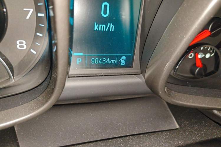 Used Chevrolet Malibu 2013 2.0L Automatic Luxury Edition Odometer Close Up