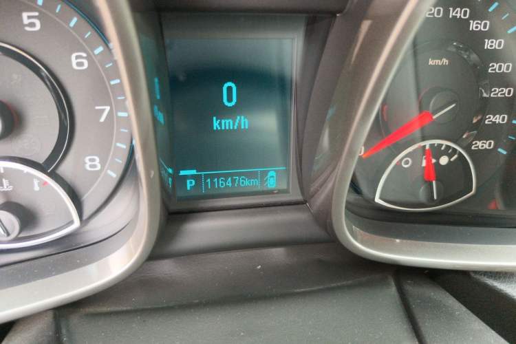 Used Chevrolet Malibu 2013 2.0L Automatic Luxury Edition Odometer Close Up
