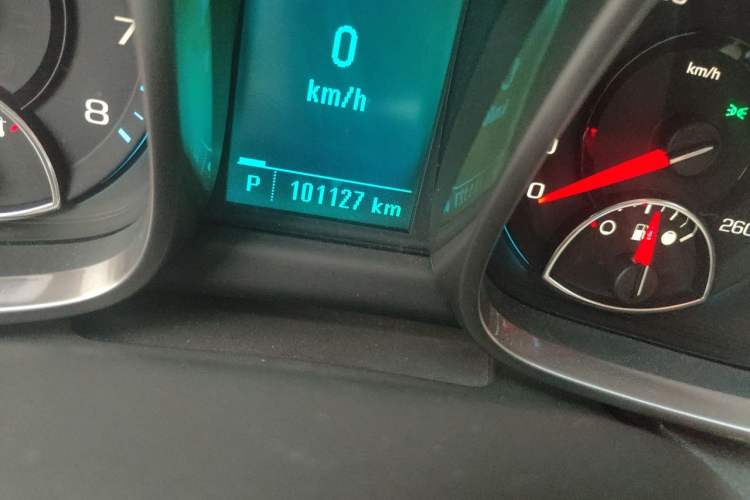 Used Chevrolet Malibu 2013 2.4L Automatic Luxury Edition Odometer Close Up