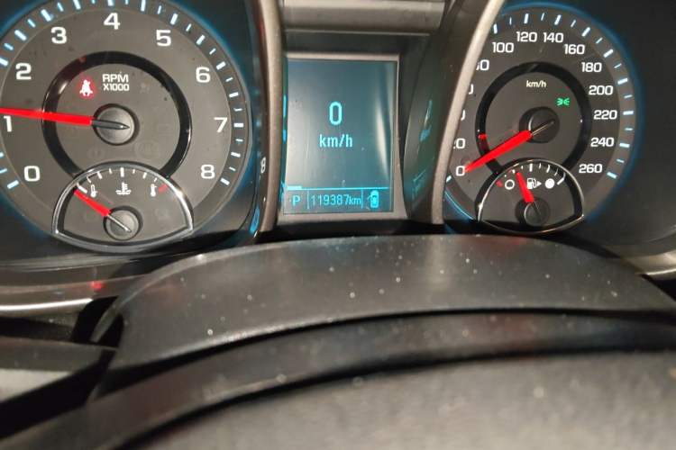 Used Chevrolet Malibu 2013 2.4L Automatic Luxury Edition Odometer Close Up