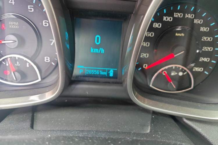 Used Chevrolet Malibu 2013 1.6T Automatic Comfort Edition Odometer Close Up