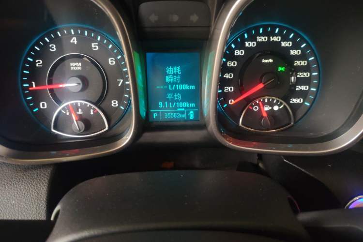 Used Chevrolet Malibu 2013 2.0L Automatic Luxury Edition Odometer Close Up