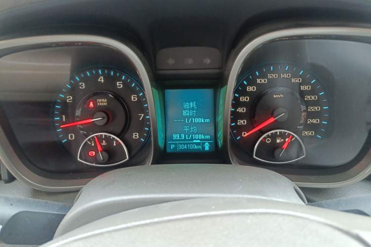 Used Chevrolet Malibu 2013 2.0L Automatic Luxury Edition Odometer Close Up