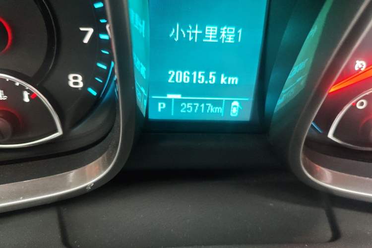 Used Chevrolet Malibu 2013 2.0L Automatic Luxury Edition Odometer Close Up