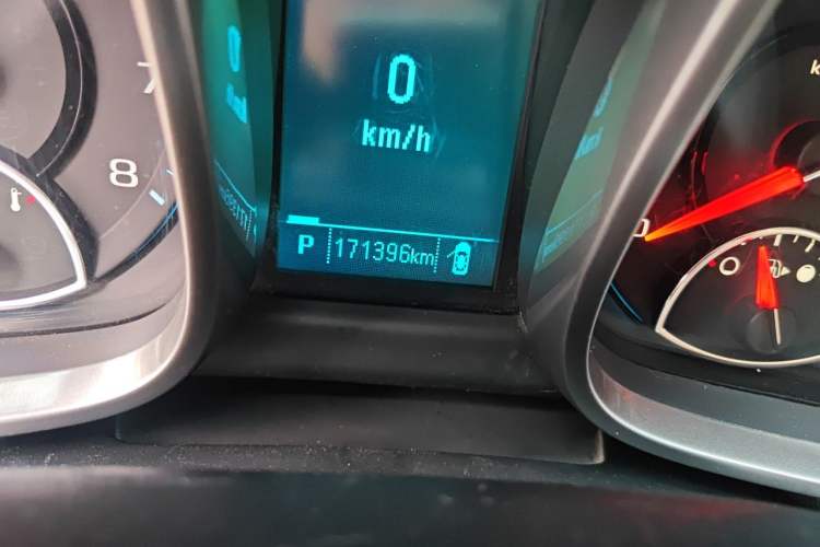 Used Chevrolet Malibu 2013 2.0L Automatic Luxury Edition Odometer Close Up