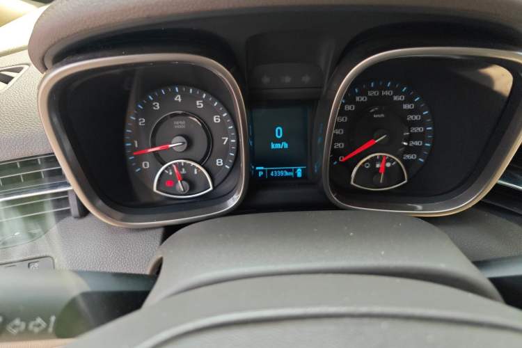 Used Chevrolet Malibu 2013 2.0L Automatic Luxury Edition Odometer Close Up