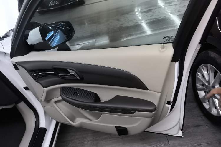 Used Chevrolet Malibu 2013 2.0L Automatic Luxury Edition Right Front Door Interior
