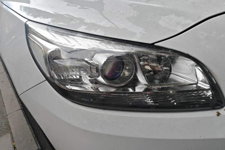 Used Chevrolet Malibu 2013 2.0L Automatic Luxury Edition Right Front Headlight