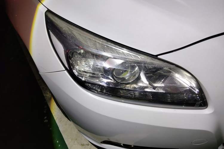 Used Chevrolet Malibu 2013 2.0L Automatic Luxury Edition Right Front Headlight