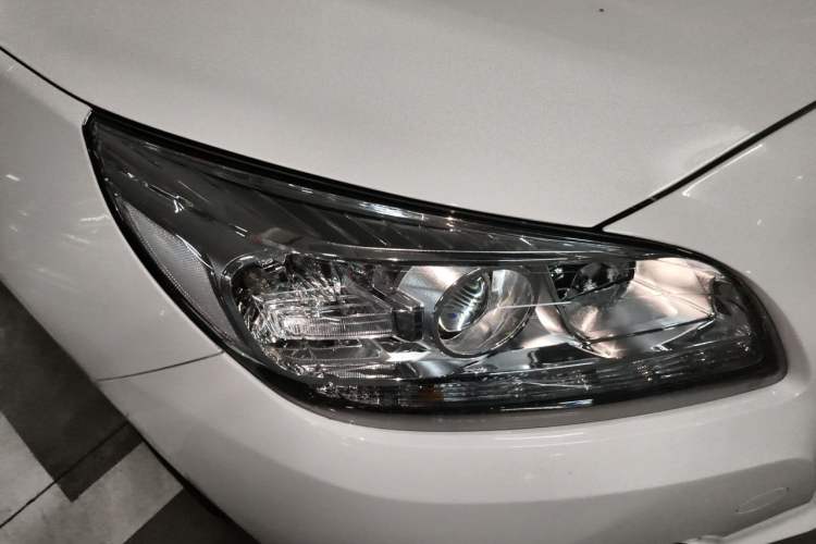 Used Chevrolet Malibu 2013 2.0L Automatic Comfort Edition Right Front Headlight