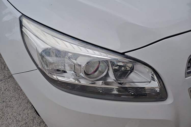 Used Chevrolet Malibu 2013 2.0L Automatic Luxury Edition Right Front Headlight