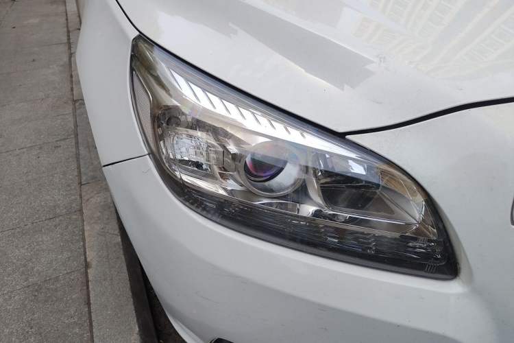 Used Chevrolet Malibu 2013 2.0L Automatic Luxury Edition Right Front Headlight