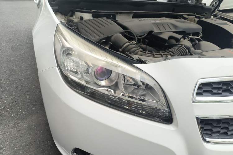 Used Chevrolet Malibu 2013 2.0L Automatic Luxury Edition Right Front Headlight