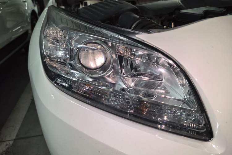 Used Chevrolet Malibu 2013 2.0L Automatic Comfort Edition Right Front Headlight