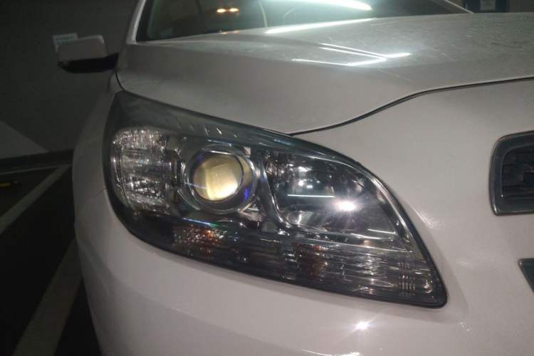 Used Chevrolet Malibu 2013 2.0L Automatic Luxury Edition Right Front Headlight