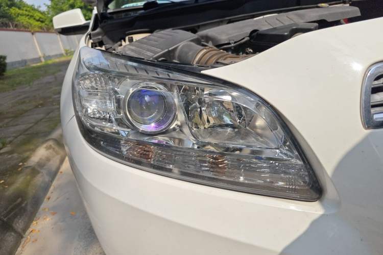Used Chevrolet Malibu 2013 2.0L Automatic Luxury Edition Right Front Headlight