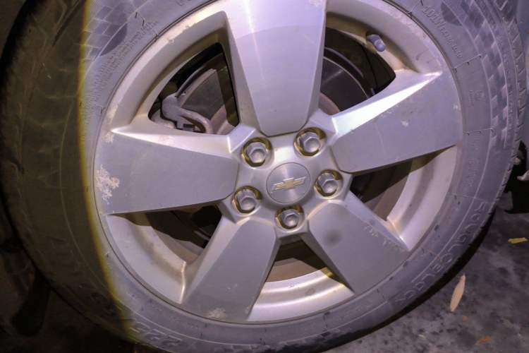 Used Chevrolet Malibu 2013 1.6T Automatic Comfort Edition Right Front Wheel Hub