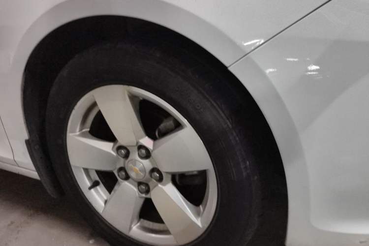 Used Chevrolet Malibu 2013 2.0L Automatic Comfort Edition Right Front Wheel Hub