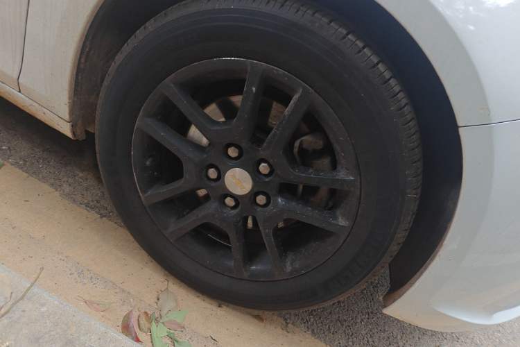 Used Chevrolet Malibu 2013 1.6T Automatic Luxury Edition Right Front Wheel Hub