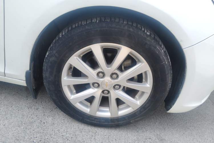 Used Chevrolet Malibu 2013 2.0L Automatic Luxury Edition Right Front Wheel Hub