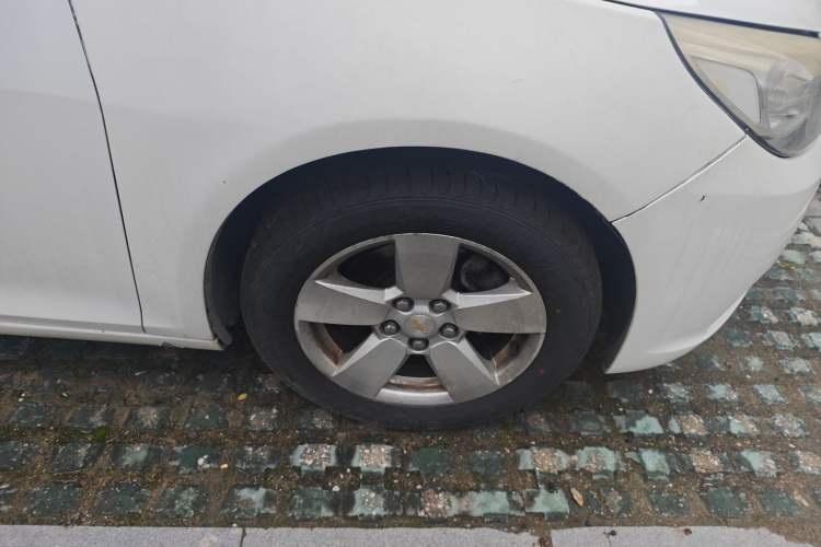Used Chevrolet Malibu 2013 1.6T Automatic Comfort Edition Right Front Wheel Hub
