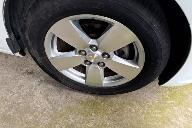 Used Chevrolet Malibu 2013 2.0L Automatic Comfort Edition Right Front Wheel Hub