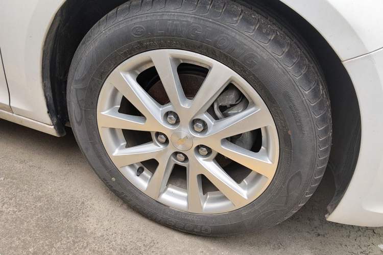 Used Chevrolet Malibu 2013 2.0L Automatic Luxury Edition Right Front Wheel Hub