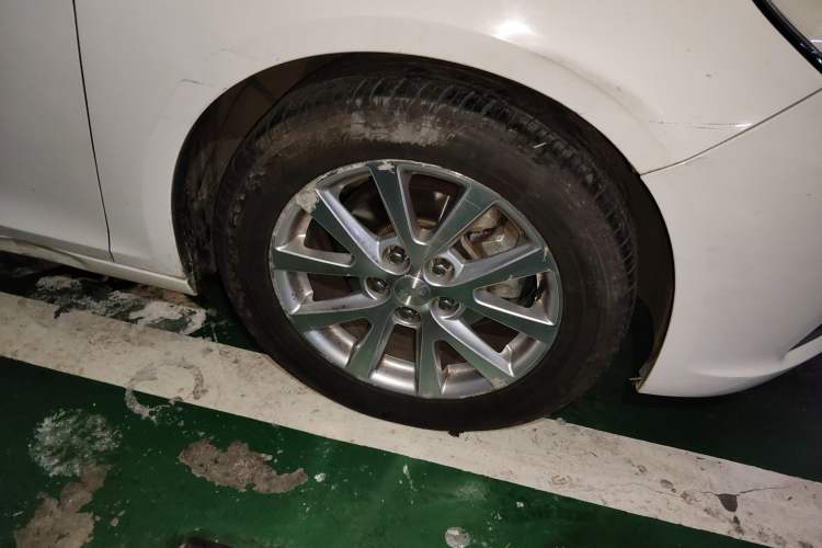 Used Chevrolet Malibu 2013 2.0L Automatic Luxury Edition Right Front Wheel Hub