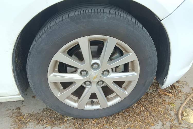 Used Chevrolet Malibu 2013 2.0L Automatic Luxury Edition Right Front Wheel Hub
