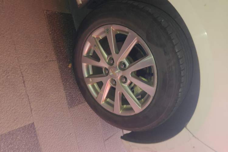 Used Chevrolet Malibu 2013 2.4L Automatic Luxury Edition Right Front Wheel Hub