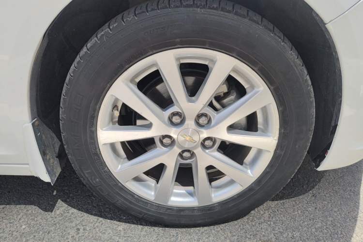 Used Chevrolet Malibu 2013 2.0L Automatic Luxury Edition Right Front Wheel Hub