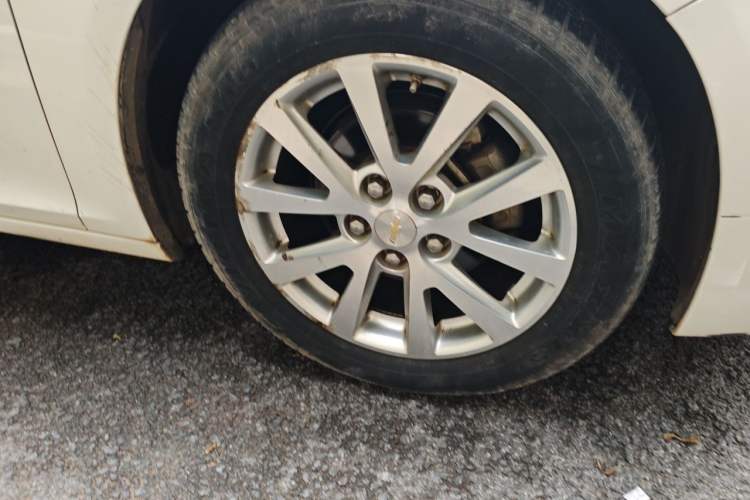 Used Chevrolet Malibu 2013 2.4L Automatic Luxury Edition Right Front Wheel Hub
