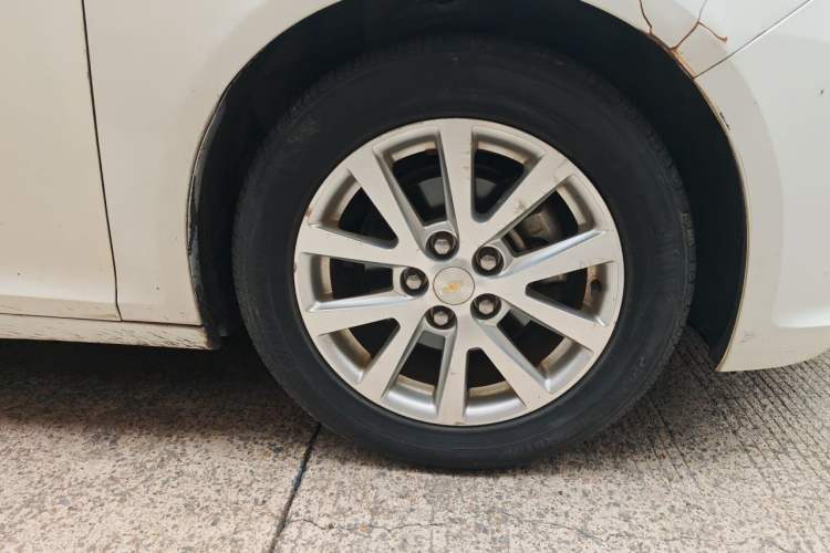 Used Chevrolet Malibu 2013 2.0L Automatic Luxury Edition Right Front Wheel Hub