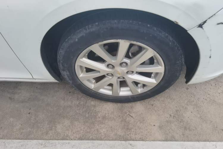Used Chevrolet Malibu 2013 2.4L Automatic Luxury Edition Right Front Wheel Hub